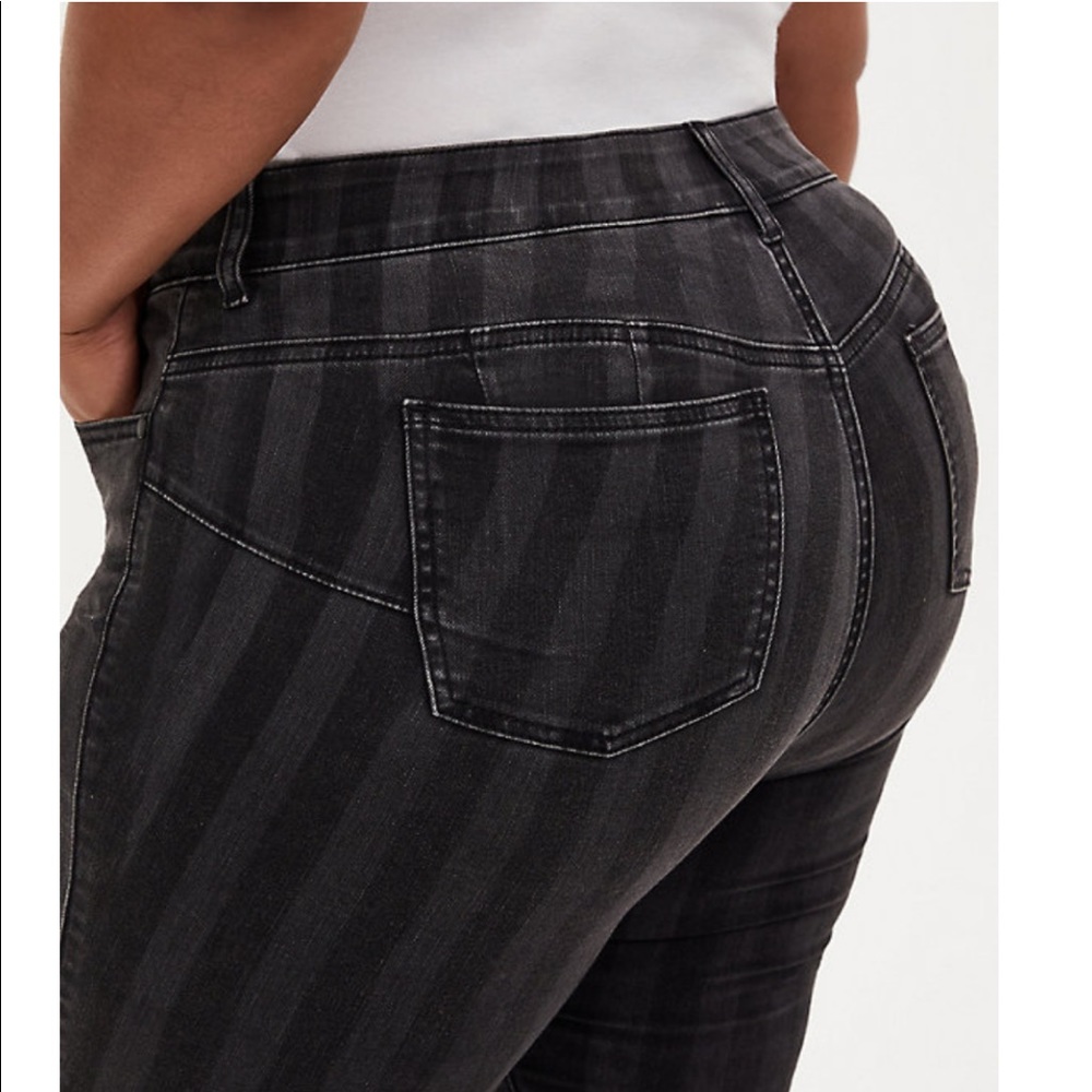 🍎🆕Torrid🚺Bombshell Black Skinny Jeans - Picture 4 of 12